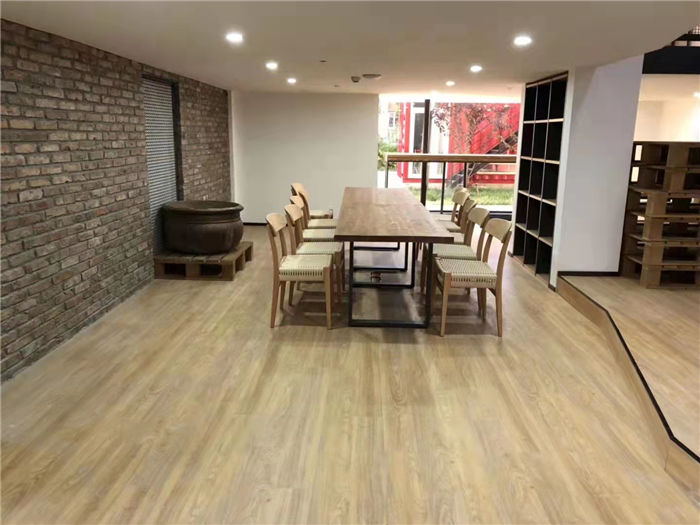 健身房器械區(qū)地板